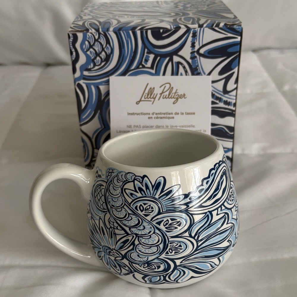 Lilly Pulitzer Floral Blue and White Mug new‎ inbox 4”